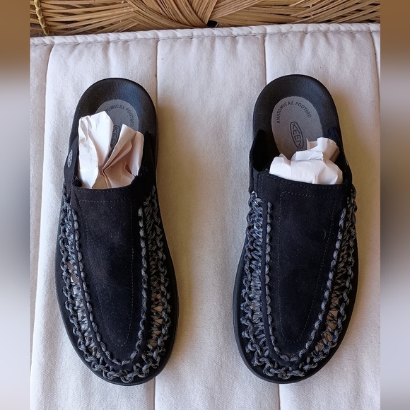 Keen Black Slip-On Shoes with Braided Accents_11.5 main image 4